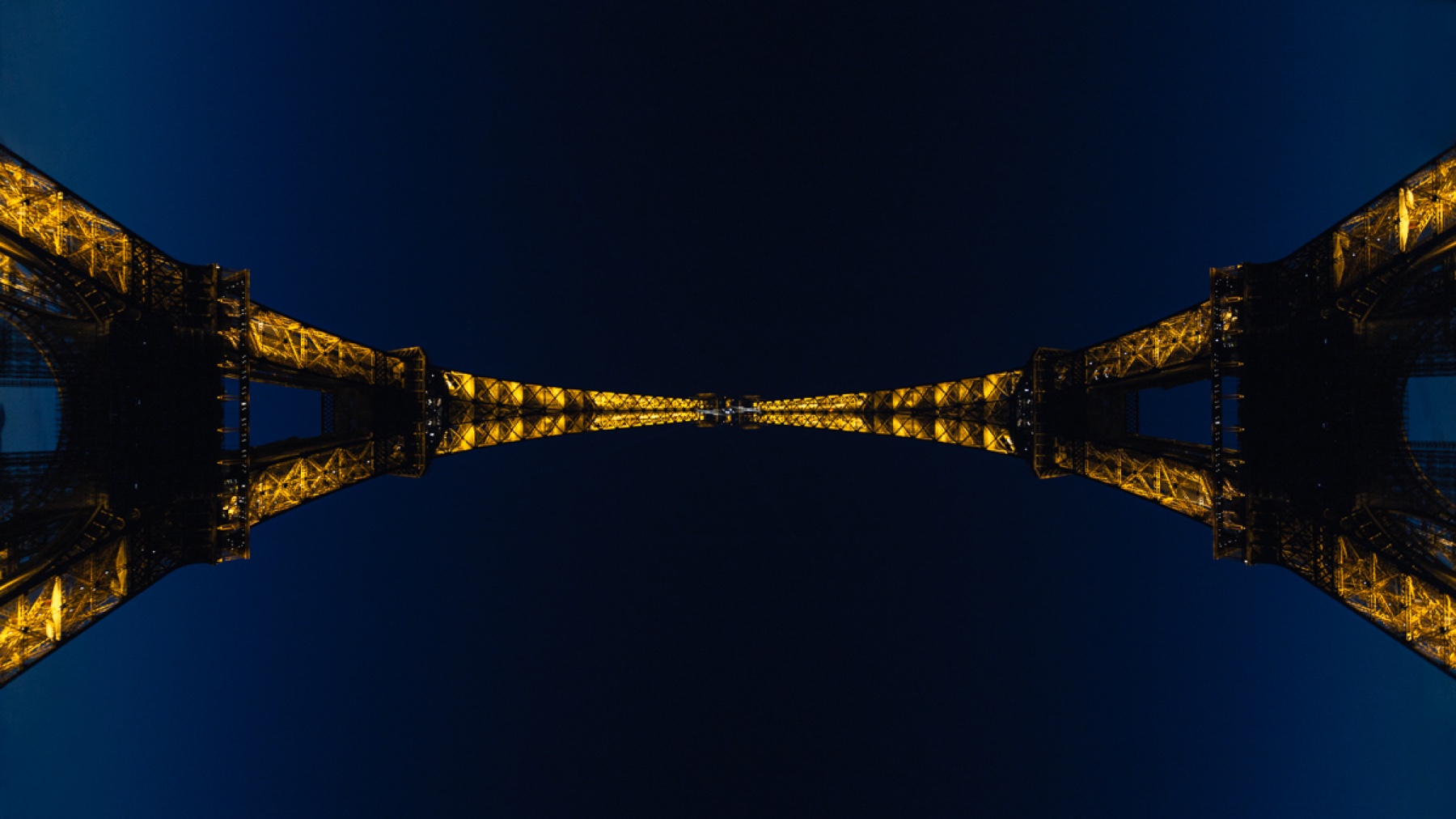 Unframed: reflejos nocturnos sobre el agua